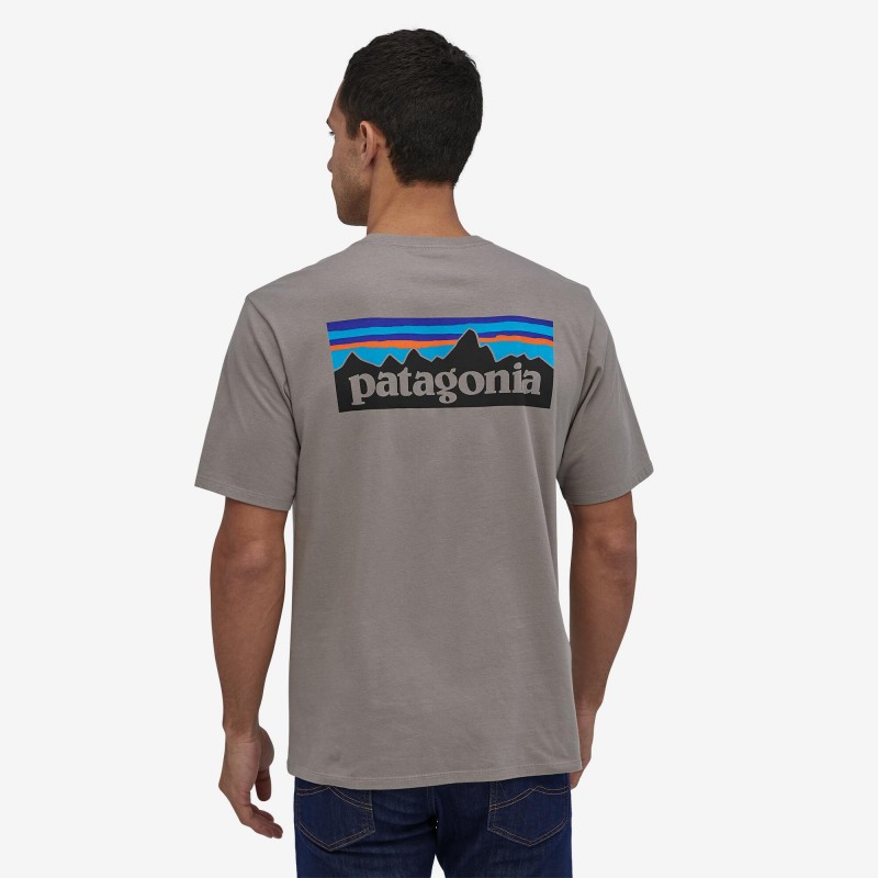 Achat t-shirt Patagonia P-6 logo organic t-shirt Feather Grey sur le shop sportaixtrem.com ou directement au magasin
